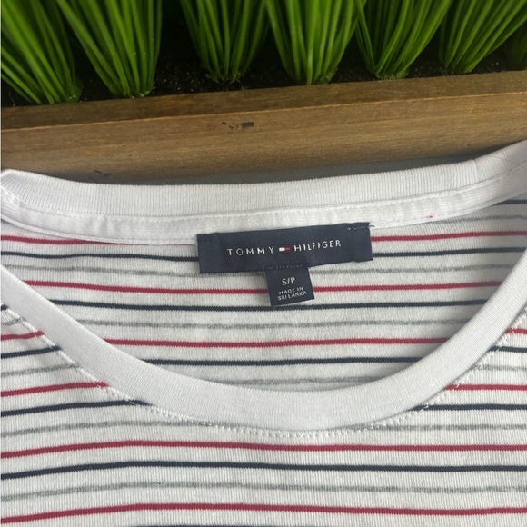 Tommy Hilfiger Cream Fitted Short Sleeve Tee Size Small NEW - Picture 4 of 7